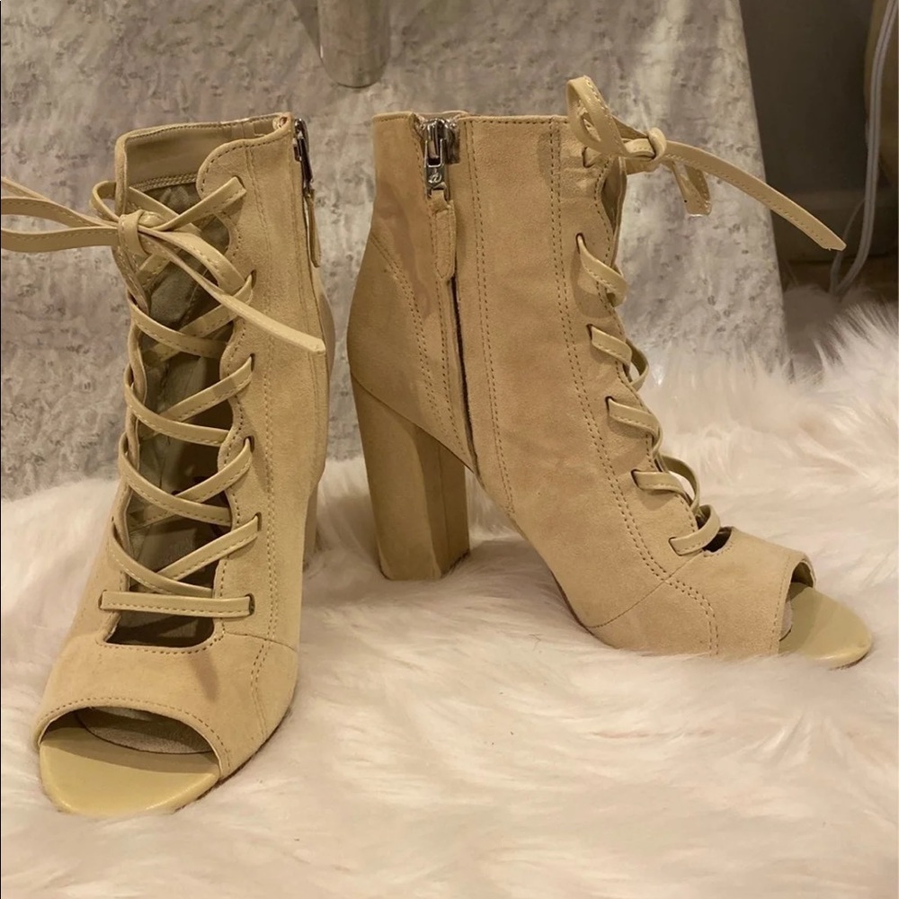 Sam Edelman Stunning peep toe block heel size 6.5